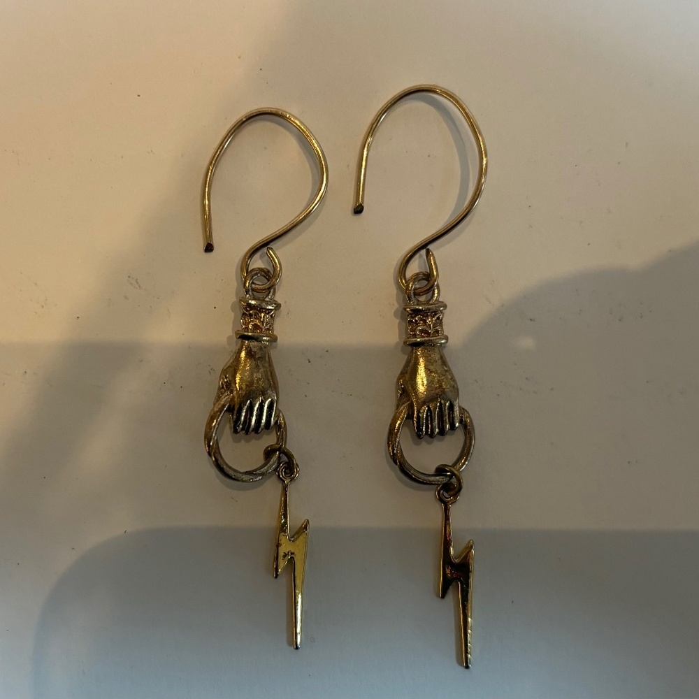 Chic Vintage-Inspired Gold Drop Earrings